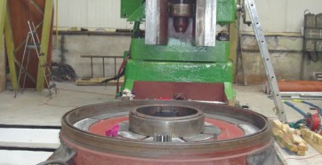 Wnętrze podstawy stołu