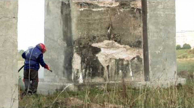 Odbudowa i zabezpieczenie powierzchni betonowej, słup energetyczny linii sieci wysokiego napięcia